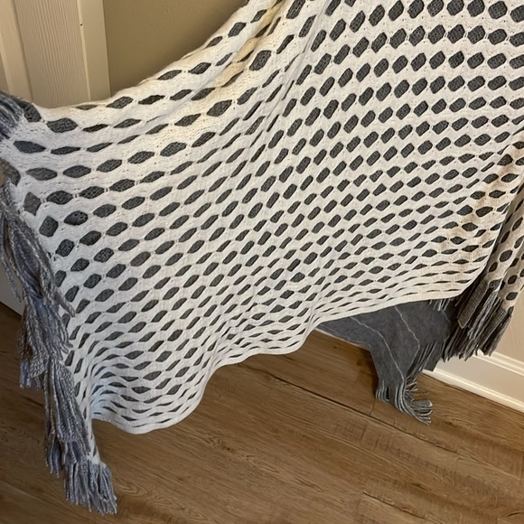 Sweater poncho. NWT size L/XL. Very soft. - Picture 3 of 4